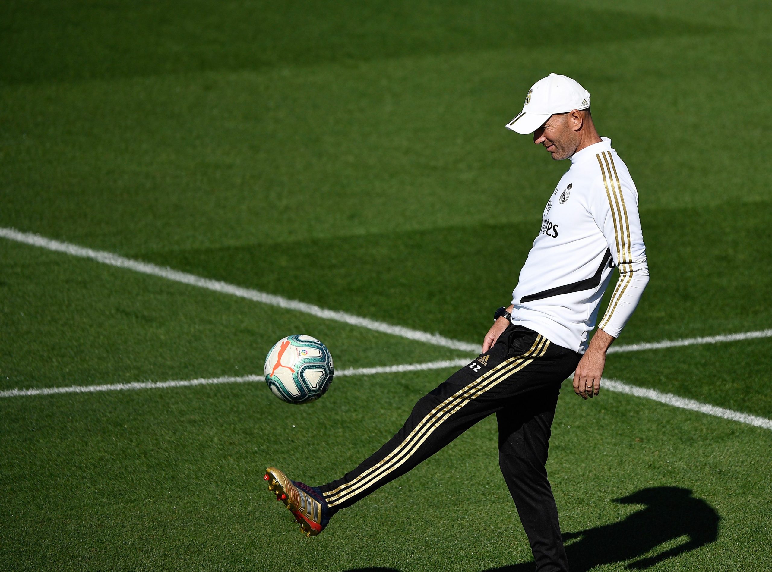 Al momento stai visualizzando Dopo Bale anche Zidane ha violato la quarantena imposta dal Real Madrid