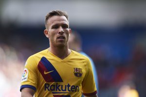 Scopri di più sull'articolo Arthur furioso col Barcellona: pensa all’ammutinamento
