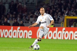 Scopri di più sull'articolo Le rivelazioni di Sneijder: “Al Real Madrid la vodka era diventata la mia migliore amica”